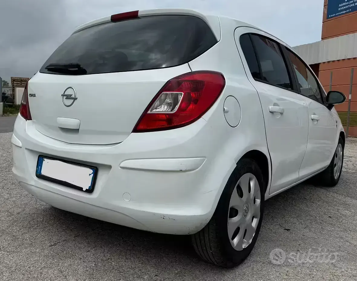 Usata Opel Corsa 85 CV (62 kW) 2010 Utilitaria