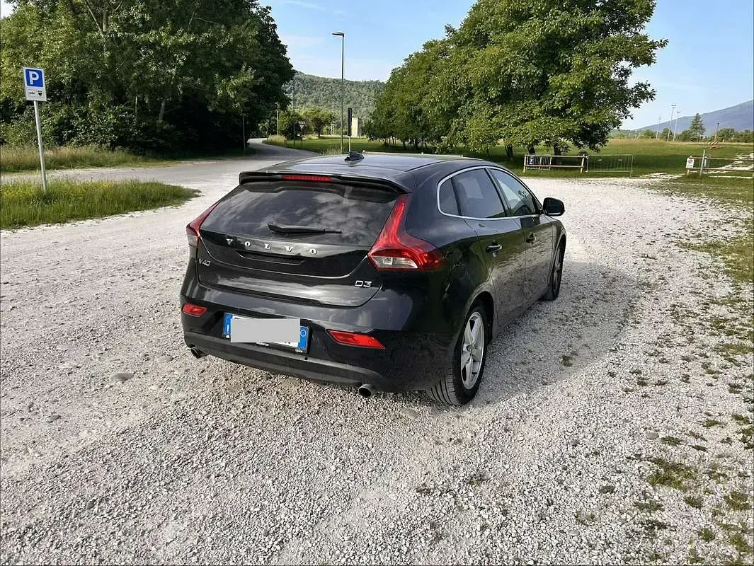 Usata Volvo V40 Momentum 150 CV (110 kW) 2015 Berlina