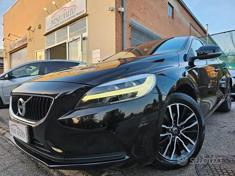 Nero Usata 2018 Volvo V40 Business Edition Tre volumi | 9999 € (Ottimo prezzo) - Immagine 1/4