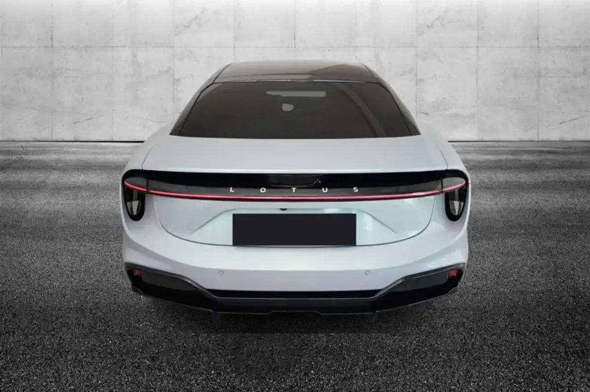 Usata Lotus Emeya 139 kW (190 CV) 2025 Grigio Utilitaria