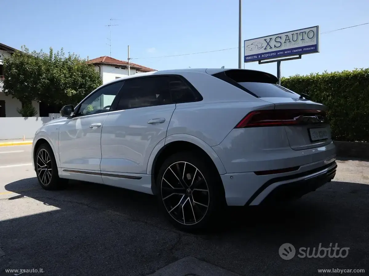 Usata Audi Q8 S-Line 286 CV (210 kW) 2023 Bianco SUV