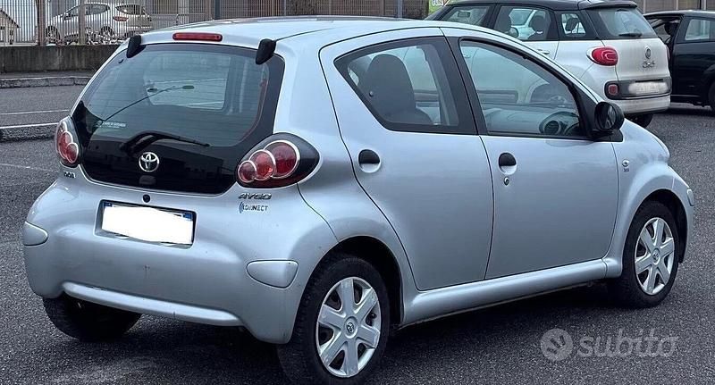 Usata Toyota Aygo Connect Style 68 CV (50 kW) 2012 Grigio Utilitaria