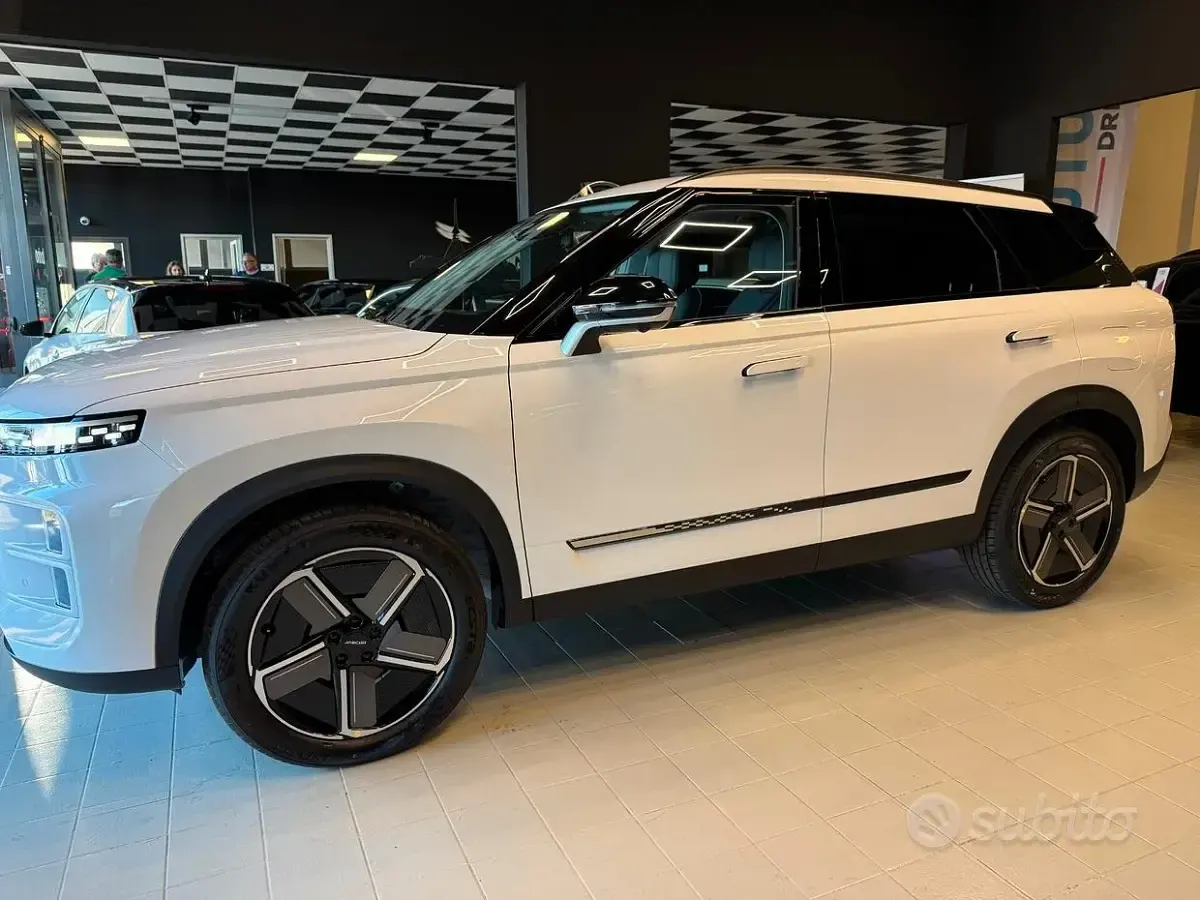 Nuova Jaecoo 7 147 CV (108 kW) 2025 Khaki white (bw) SUV