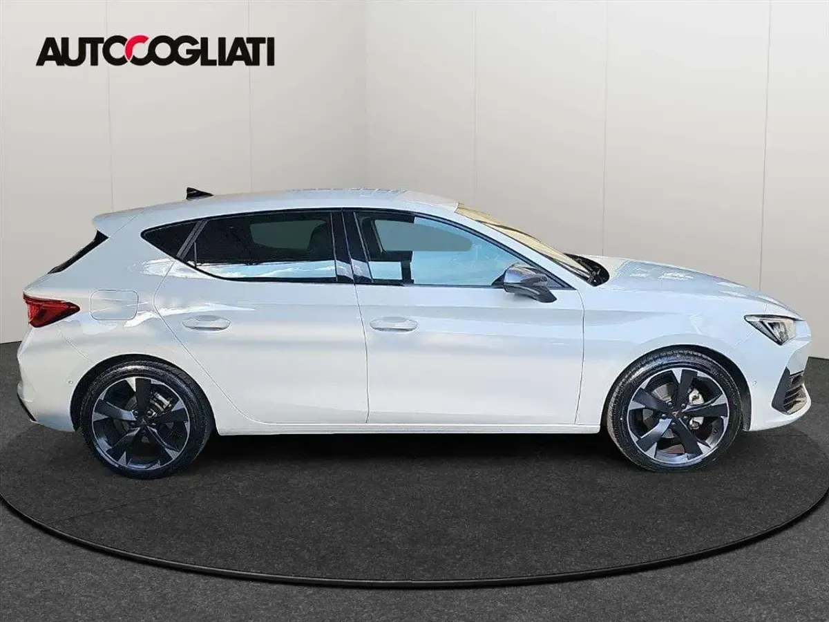 Gebraucht Cupra Leon 150 PS (110 kW) 2023 Weiß Kleinwagen