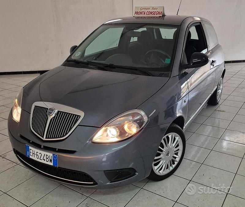 Usata Lancia Ypsilon 69 CV (50 kW) 2011 Grigio Utilitaria