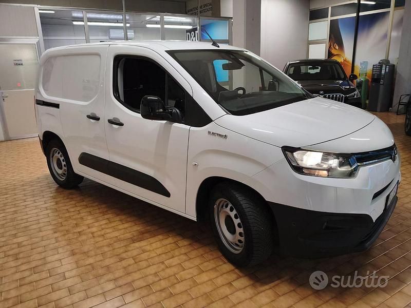 Usata Toyota Proace City City 100 kW (136 CV) 2022 Bianco Monovolume