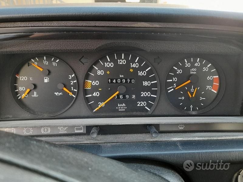 Usata Mercedes 190 109 CV (80 kW) 1990 Bianco Berlina