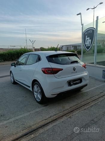 Usata Renault Clio V Intens 91 CV (66 kW) 2021 Bianco pastello Berlina