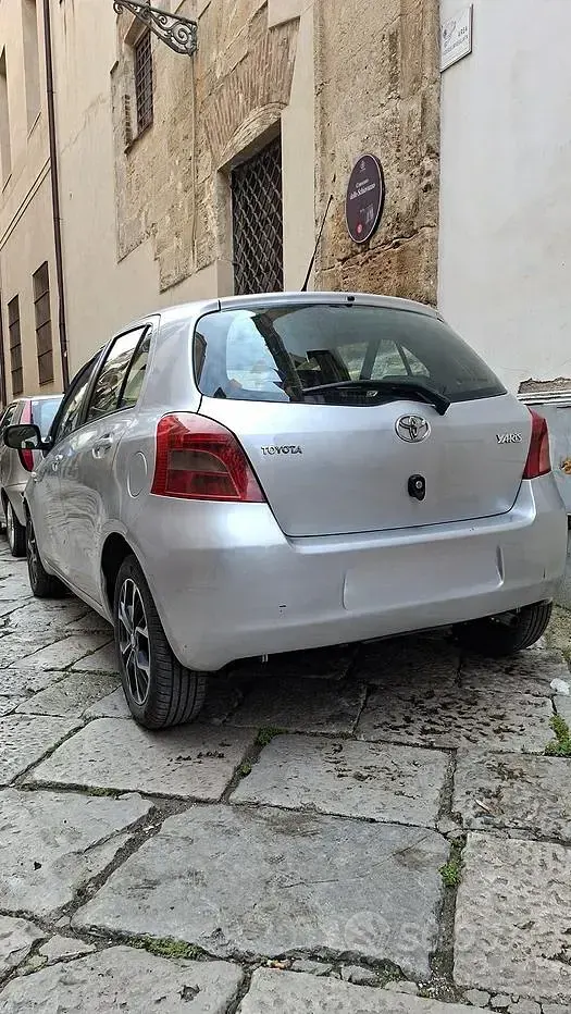 Usata Toyota Yaris 90 CV (66 kW) 2008 Grigio Utilitaria