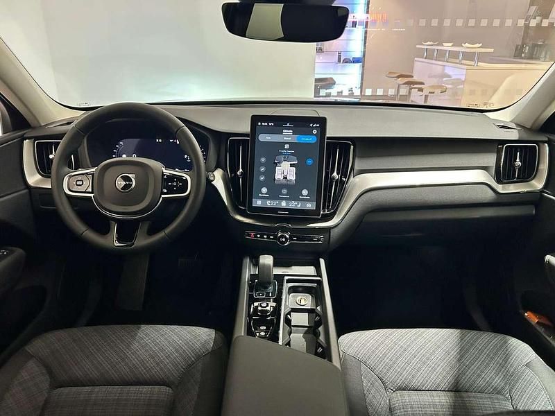 Nuova Volvo XC60 Core 253 CV (186 kW) 2026 Grigio SUV