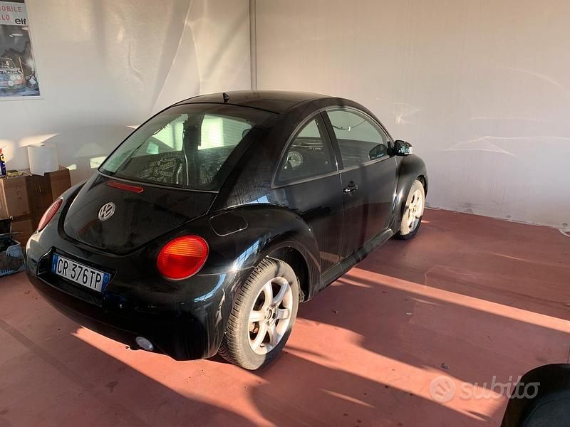 Usata VW New Beetle 101 CV (74 kW) 2004 Nero Utilitaria