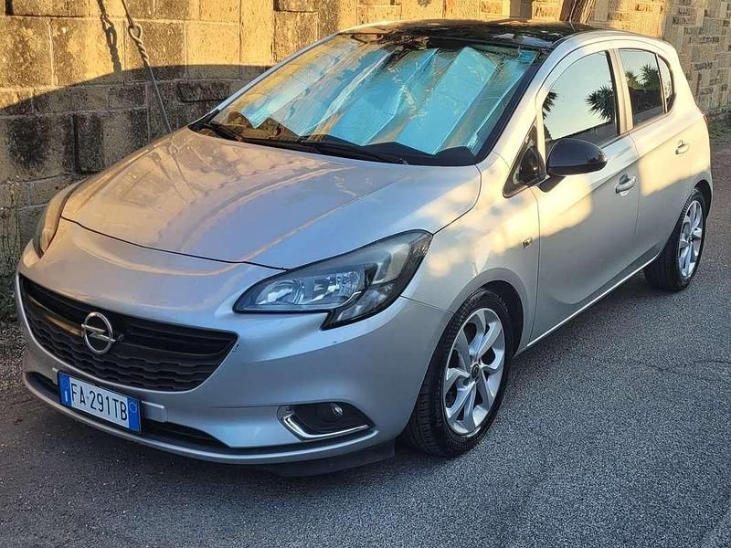 Grigio Usata 2015 Opel Corsa S Tre volumi | 5900 € (Buon prezzo) - Immagine 1/4