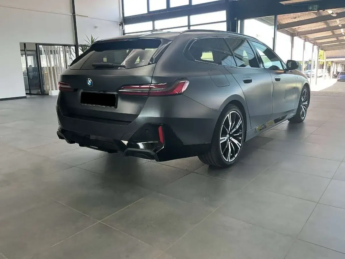Usata BMW 540 M Sport 303 CV (222 kW) 2025 Bmw individual opaco Station wagon