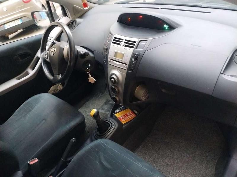 Usata Toyota Yaris Sol 87 CV (63 kW) 2006 Blu/azzurro Berlina