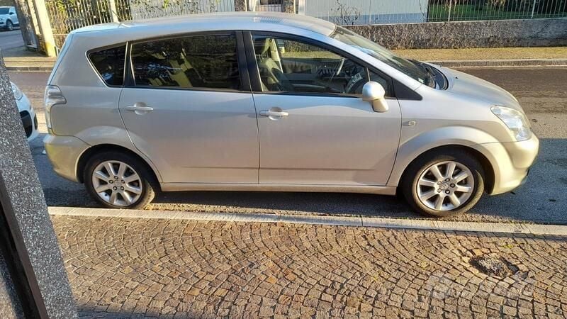 Usata Toyota Corolla 2007 Grigio Monovolume