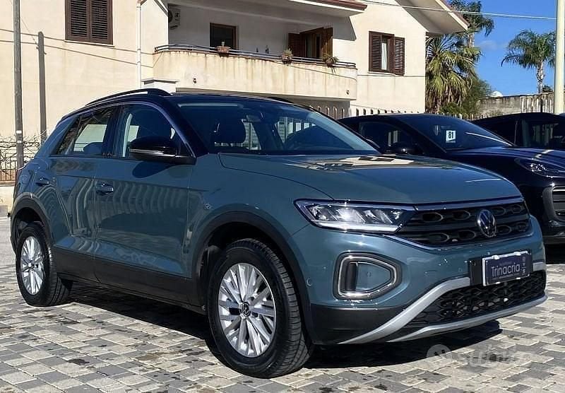 Usata VW T-Roc Life 116 CV (85 kW) 2023 Nero SUV