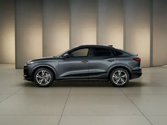 Nuova Audi Q6 Sportback e-tron S-Line 284 kW (387 CV) 2025 Nero mythos metallizzato SUV