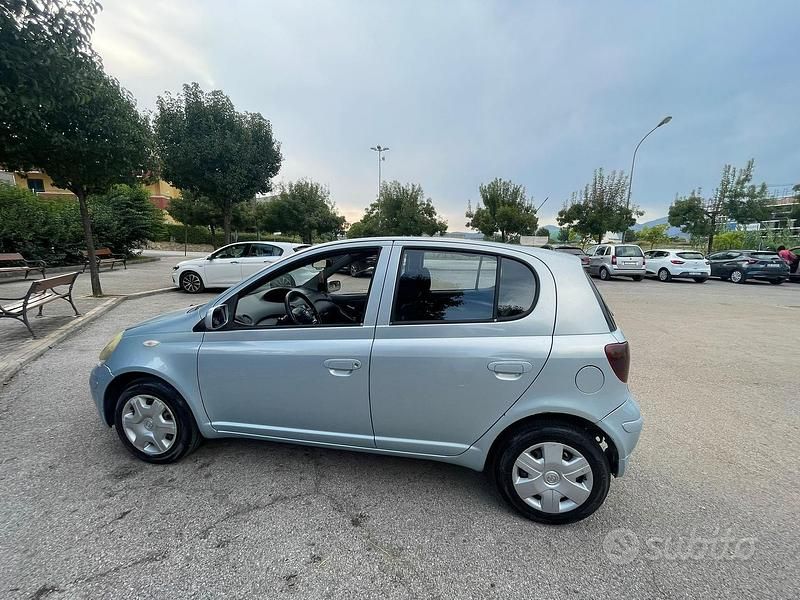 Usata Toyota Yaris Sol 75 CV (55 kW) 2004 Blu/azzurro Utilitaria
