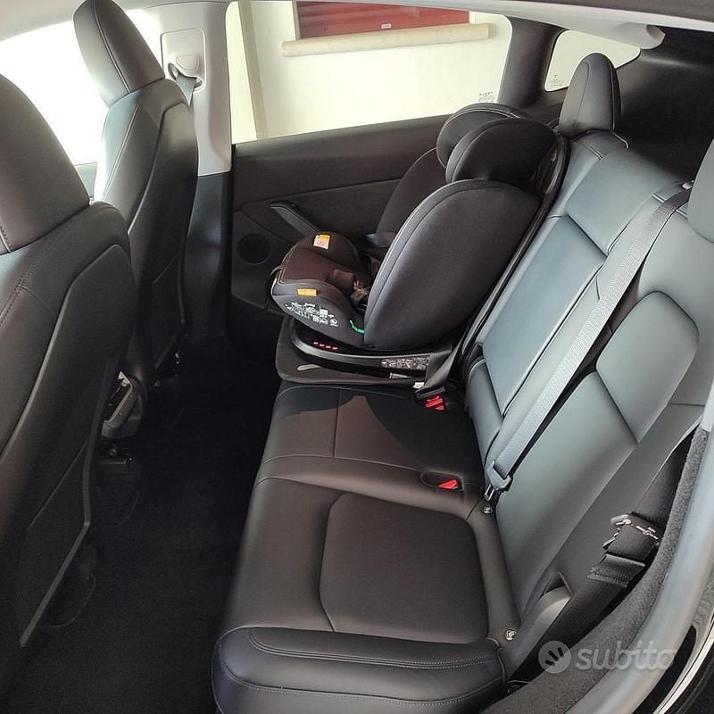 Usata Tesla Model Y RWD 219 kW (299 CV) 2023 Nero SUV