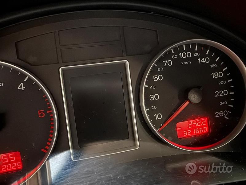 Grigio Usata 2005 Audi A4 Station wagon | 2700 € (Cara) - Immagine 1/4