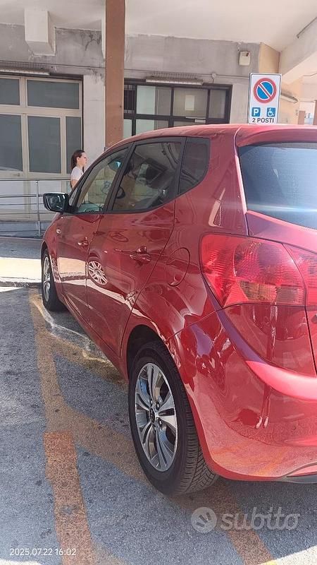 Usata Kia Venga 90 CV (66 kW) 2017 Rosso Utilitaria