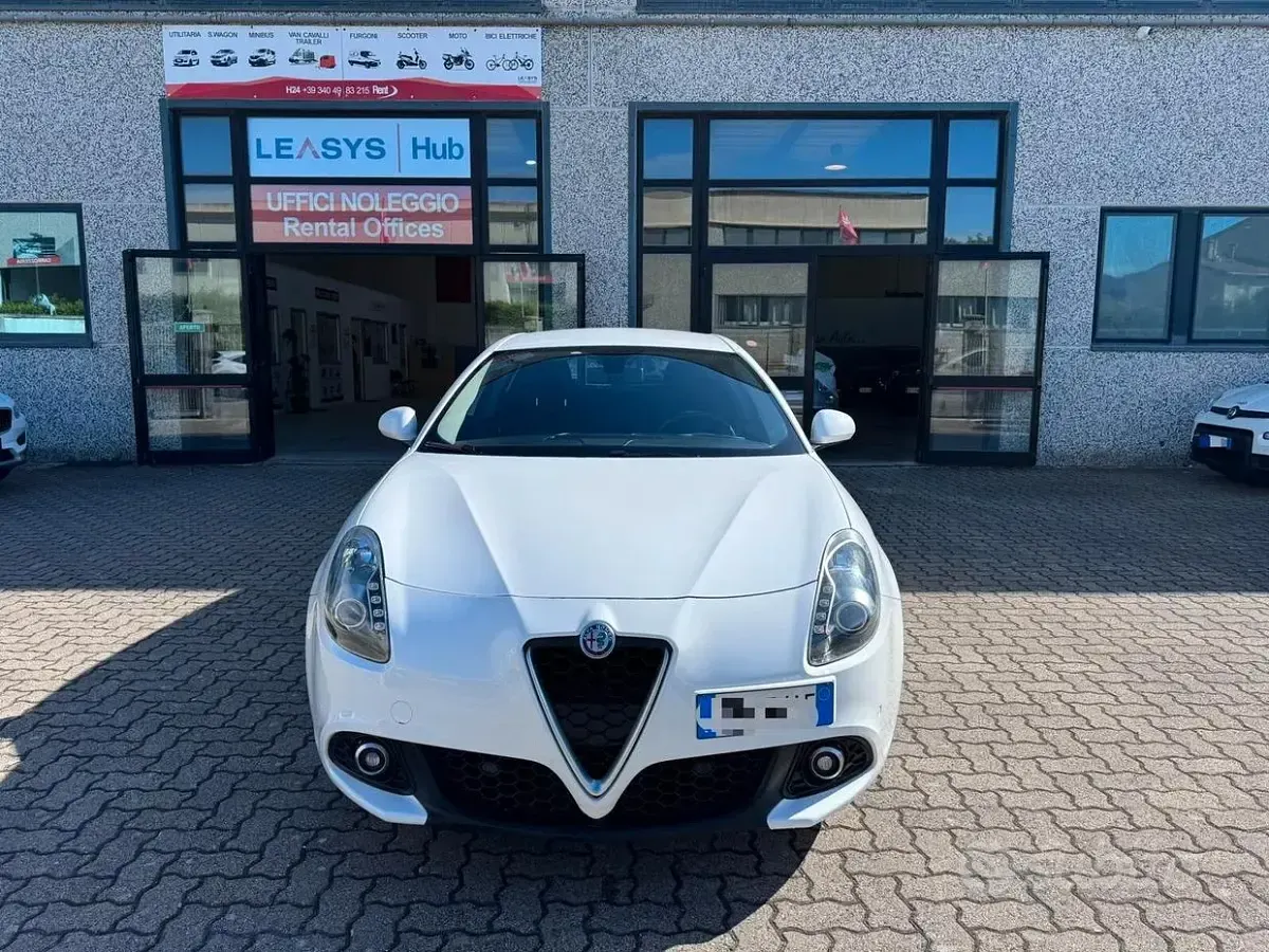 Begagnad Alfa Romeo Giulietta 120 HK (88 kW) 2018 Vit Halvkombi