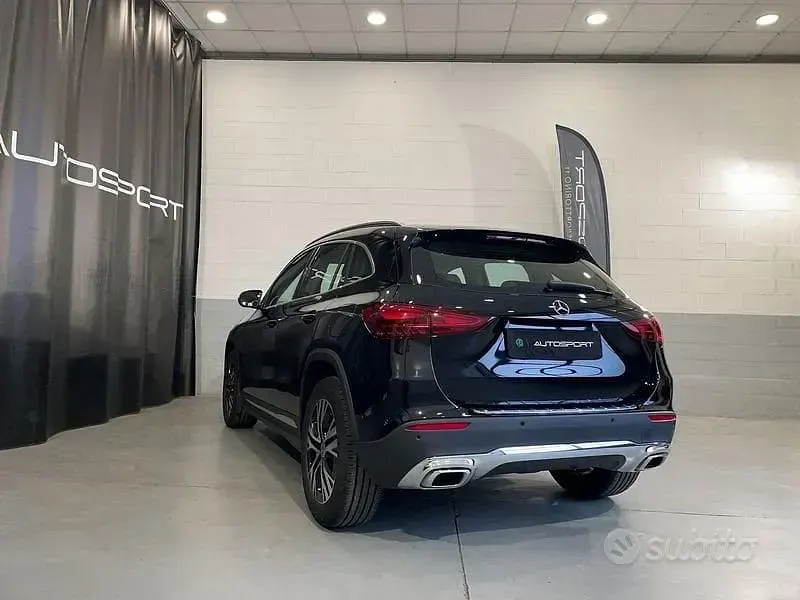 Usado Mercedes GLA180 Advanced 136 CV (100 kW) 2024 Negro SUV