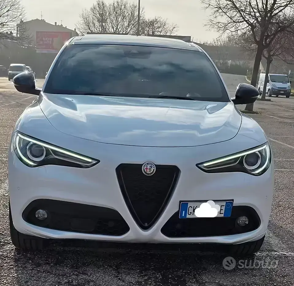 Usata Alfa Romeo Stelvio Veloce 209 CV (153 kW) 2022 Bianco SUV
