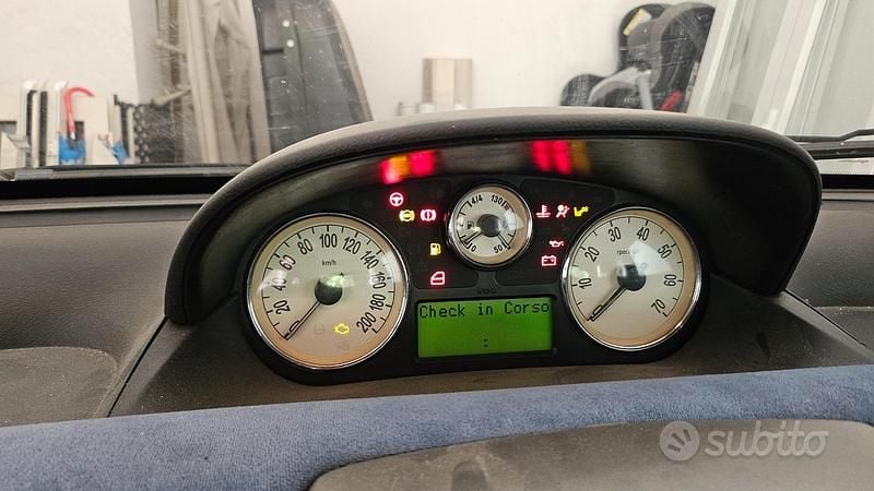 Usata Lancia Ypsilon 80 CV (58 kW) 2003 Grigio Utilitaria