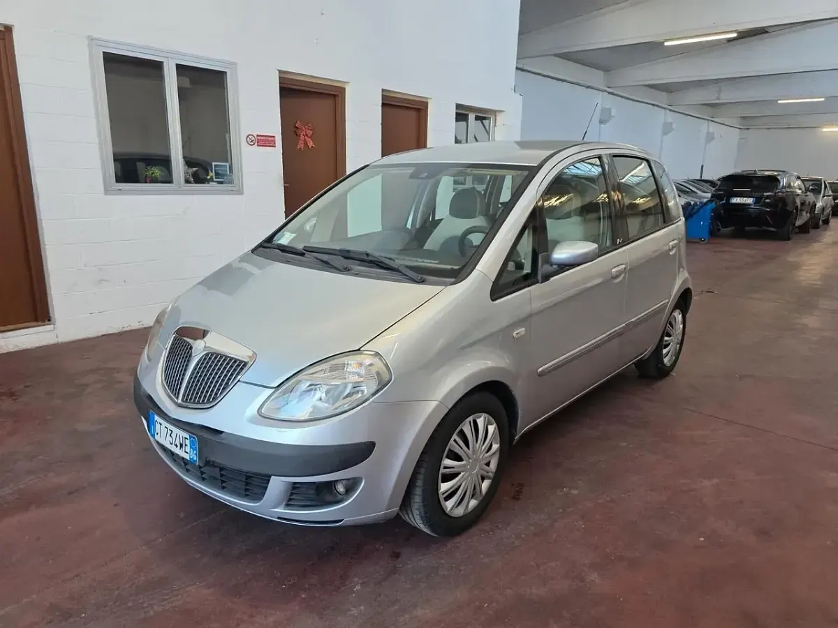 Usata Lancia Musa 95 CV (69 kW) 2005 Argento Monovolume