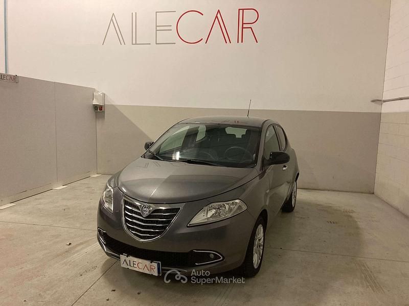 Grigio scuro Usata 2014 Lancia Ypsilon Gold Due volumi | 7000 € (Buon prezzo) - Immagine 1/4