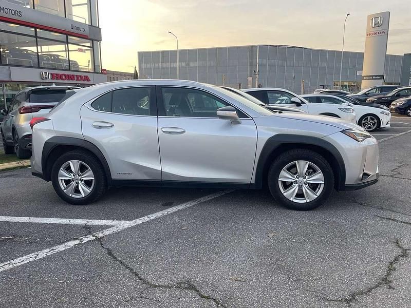 Usata Lexus UX 250h 184 CV (135 kW) 2019 Argento SUV