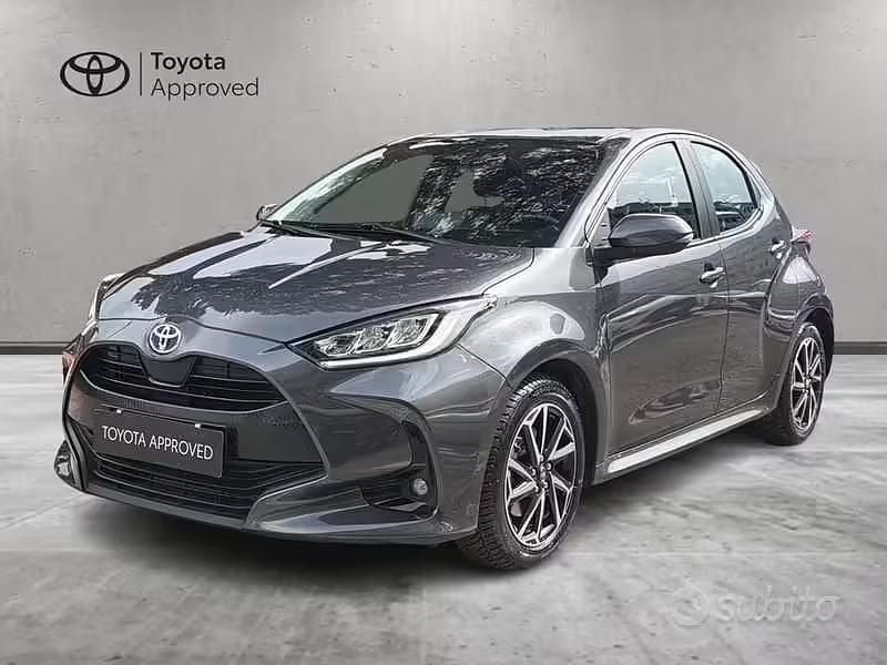 Usata Toyota Yaris Hybrid Trend 116 CV (85 kW) 2022 Grigio Berlina