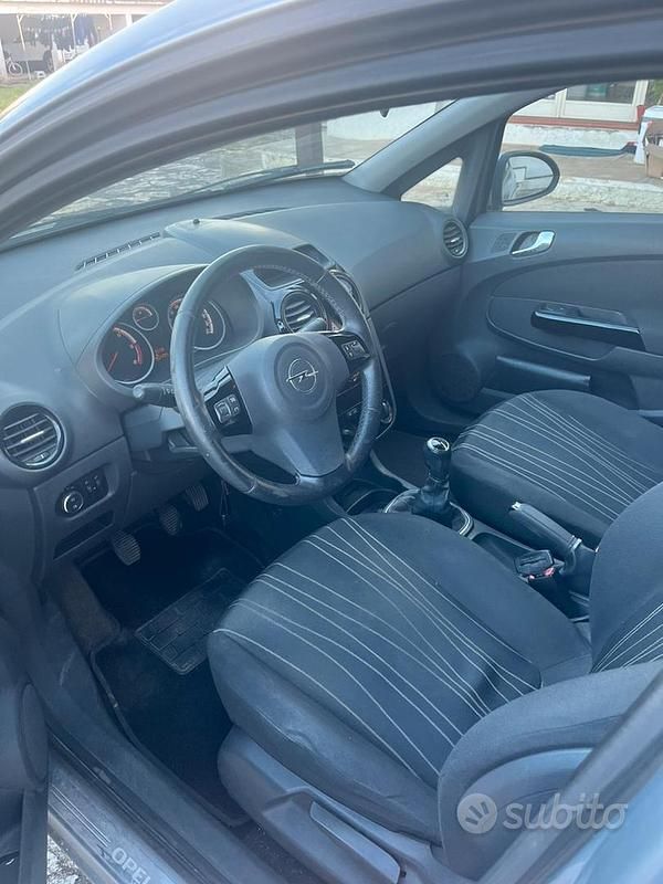Usata Opel Corsa 69 CV (50 kW) 2010 Berlina