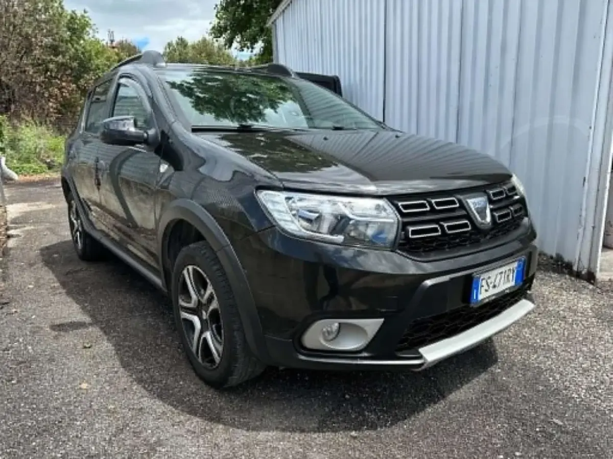 Usata Dacia Sandero Stepway 90 CV (66 kW) 2018 Nero SUV