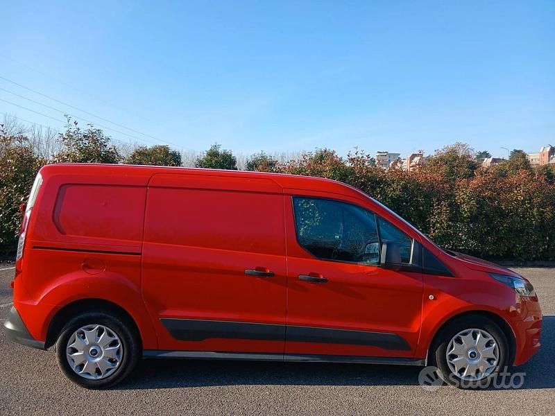 Usata Ford Transit Connect 120 CV (88 kW) 2010 Rosso Monovolume
