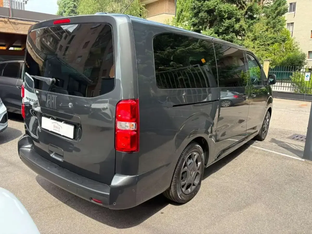 Usata Fiat Ulysse 130 kW (177 CV) 2025 Grigio scuro Monovolume