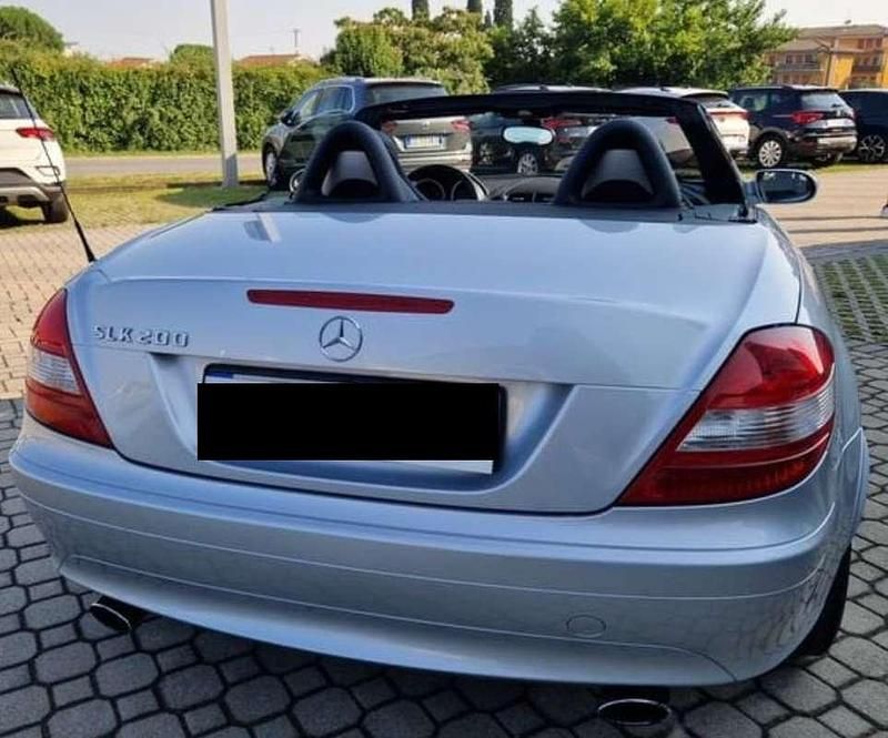 Usata Mercedes SLK200 163 CV (119 kW) 2004 Argento Cabrio
