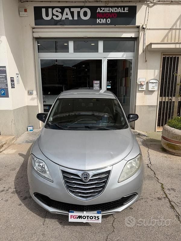 Usata Lancia Ypsilon 74 CV (54 kW) 2012 Bianco Utilitaria