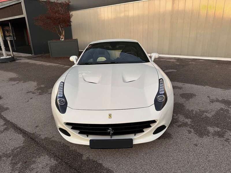 Usata Ferrari California 560 CV (411 kW) 2016 Bianco Cabrio