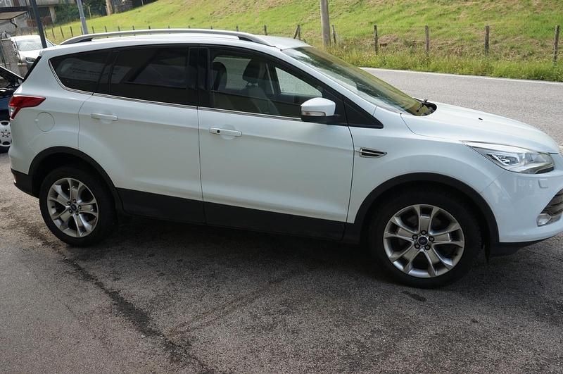 Usata Ford Kuga Titanium 140 CV (102 kW) 2013 Bianco SUV