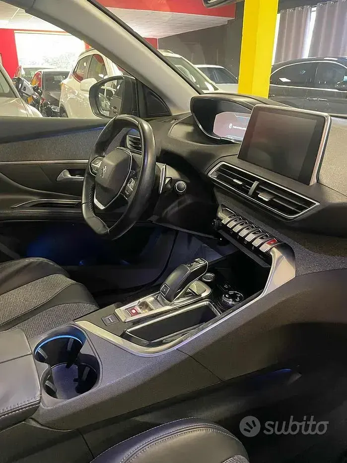 Usata Peugeot 5008 S 120 CV (88 kW) 2017 Grigio SUV