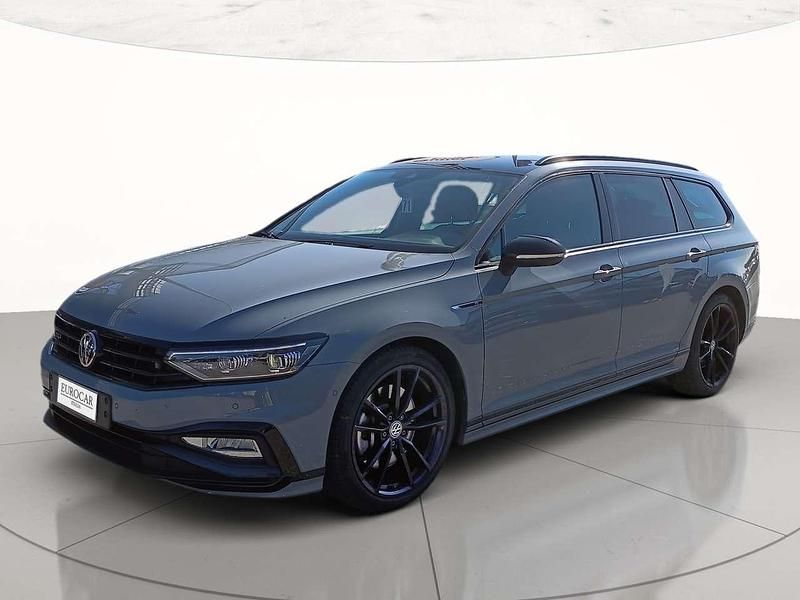 C2 moonstone grey Usata 2019 VW Passat Executive Station wagon | 24.200 € (Molto cara) - Immagine 1/4