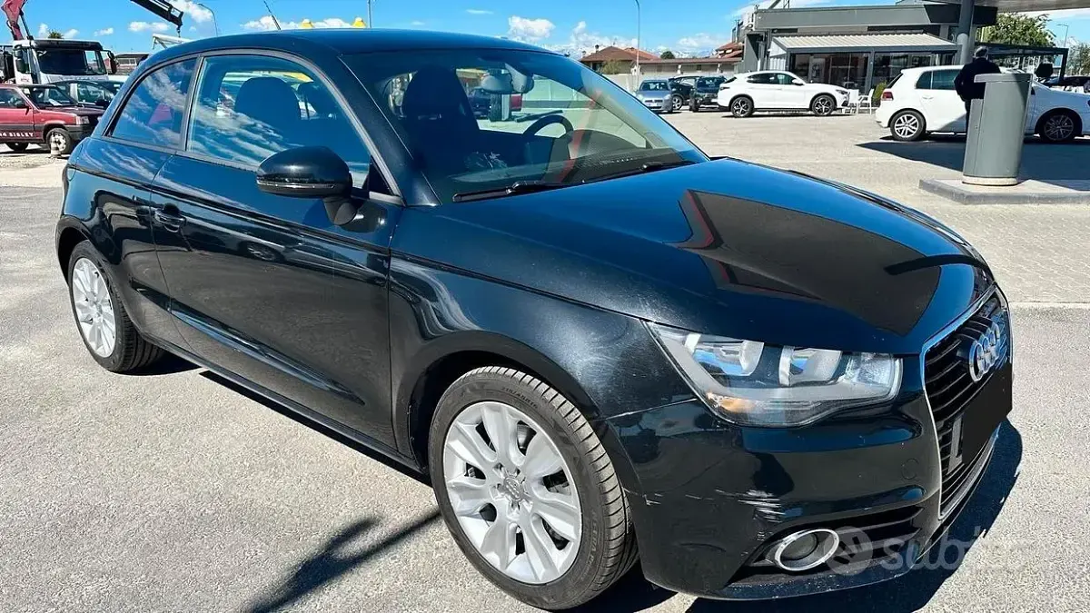 Usata Audi A1 Attraction 105 CV (77 kW) 2011 Nero Utilitaria