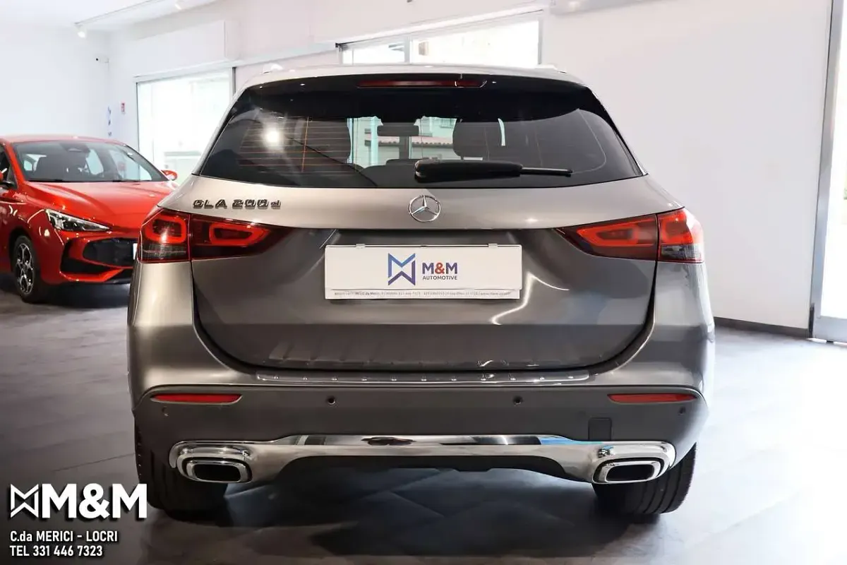 Usata Mercedes GLA200 150 CV (110 kW) 2021 Grigio montagna SUV
