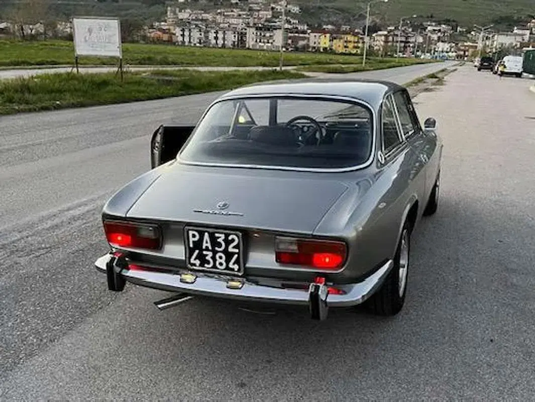 Usata Alfa Romeo 2000 Veloce 150 CV (110 kW) 1971 Argento Cabrio