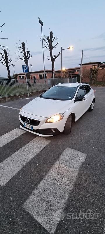 Usata Volvo V40 CC 120 CV (88 kW) 2018 Bianco Station wagon