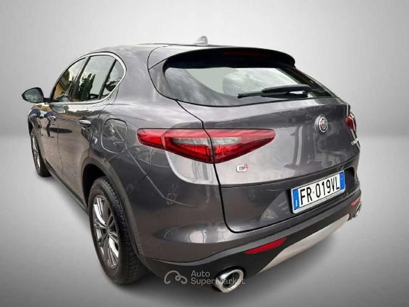 Usata Alfa Romeo Stelvio Super 210 CV (154 kW) 2018 Grigio scuro metallizzato SUV