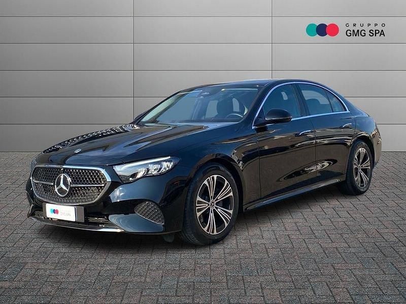 Nero Usata 2024 Mercedes E220 Advanced Tre volumi | 52.790 € (Buon prezzo) - Immagine 1/4