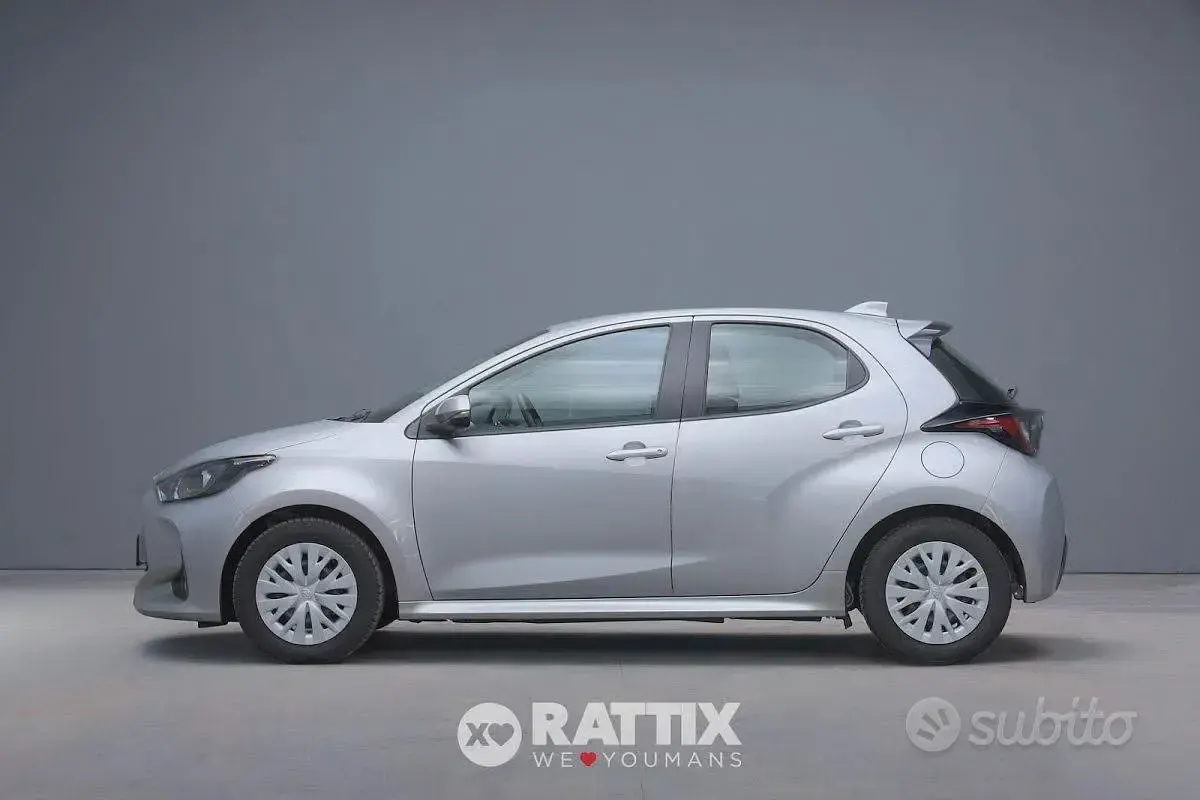 Usata Toyota Yaris Hybrid Active 92 CV (67 kW) 2022 Argento Berlina